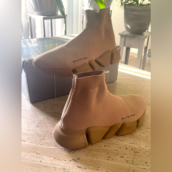 Woman Balenciaga - Picture 2 of 3